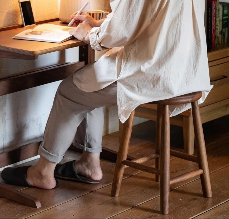 スツール 丸椅子 木製 椅子 オットマン おしゃれ ウォールナット ブラウン 円形 ラック 軽量 デスクチェア 完成品 天然木 いす イス チェア 座面高450mm