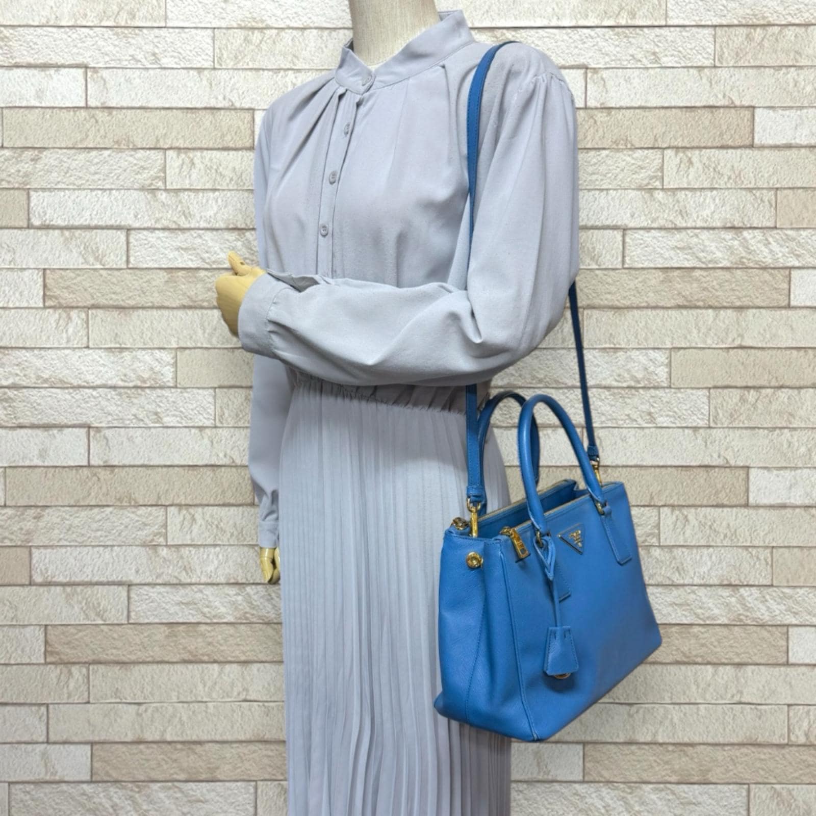 プラダ ガレリア サフィアーノ ショルダーバッグ レザー BN1801 ブルー PRADA 中古
