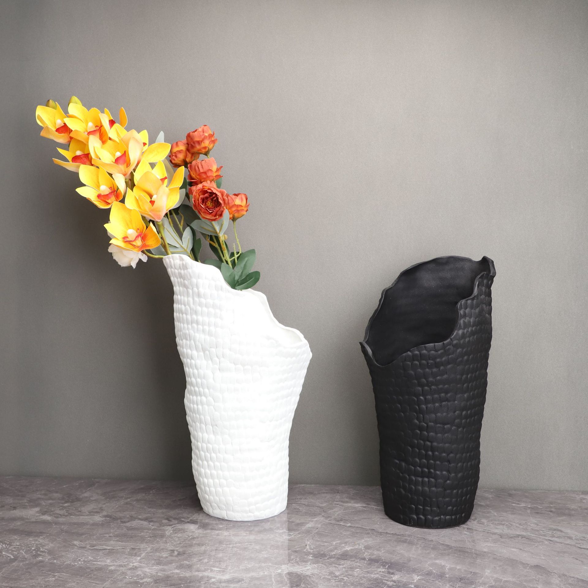 魚鱗 花瓶 フラワーベース 大きい インテリア 雑貨 玄関 リビング おしゃれ 北欧 モダン シンプル白 黒 ホワイト ブラック