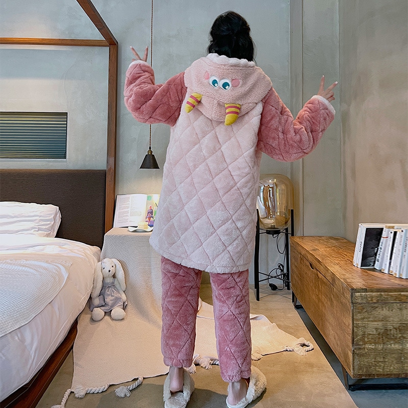 暖かい 厚手 パジャマ もこもこ 冬 レディース 上下セット ナイトウェア ルームウェア 長袖 大きいサイズパジャマの女性の冬のサンゴの绒の厚い三重厚綿連帽アニメかわいい家居服セット
