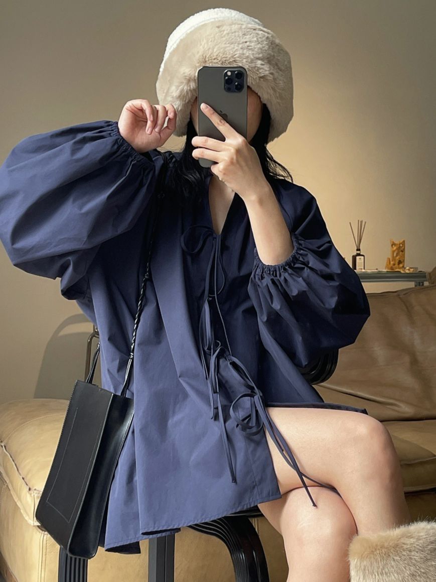 早春の新しい日本のレトロなデザイナースタイルの提灯の袖のシャツの緩い2つの摩耗の余暇のカーディガンのシャツの女性