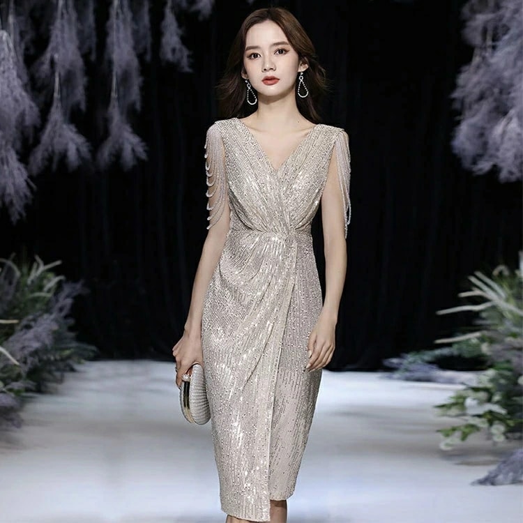 結婚式ドレス 二次会ドレス ライトシャンパン色 お呼ばれドレス ミディアム丈 ビーズ フリンジ スパンコール キラキラドレス キレイめ ミモレ丈ドレス パーティードレス Vネック XS S M L X