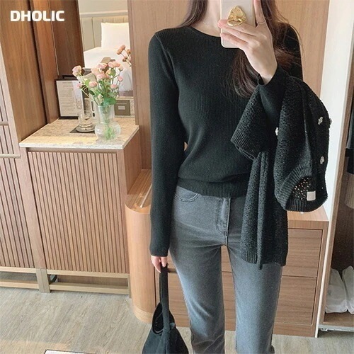 ラウンドネックスリムリブニット