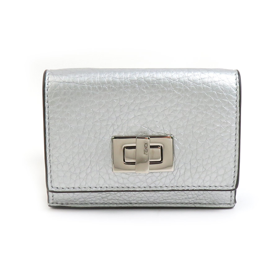 フェンディ FENDI 三つ折り財布 ピーカブー レザー シルバー ユニセックス 8M0426-AQEV 55925g