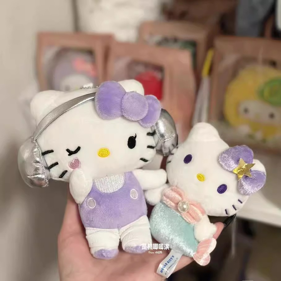 【1点ご購入 で10点プレゼントいたします】紫のイヤホンキティちゃんランドセルストラップリュックサックぬいぐるみキーホルダーかわいい女の子のぬいぐるみ小物