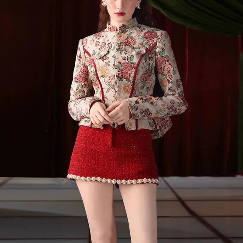 ジャカードローズのショートトップとハイウエストのスリムスカートが特徴の秋冬にぴったりなレトロスタイルの宮廷風ツーピースの女性用スーツです 4,728円