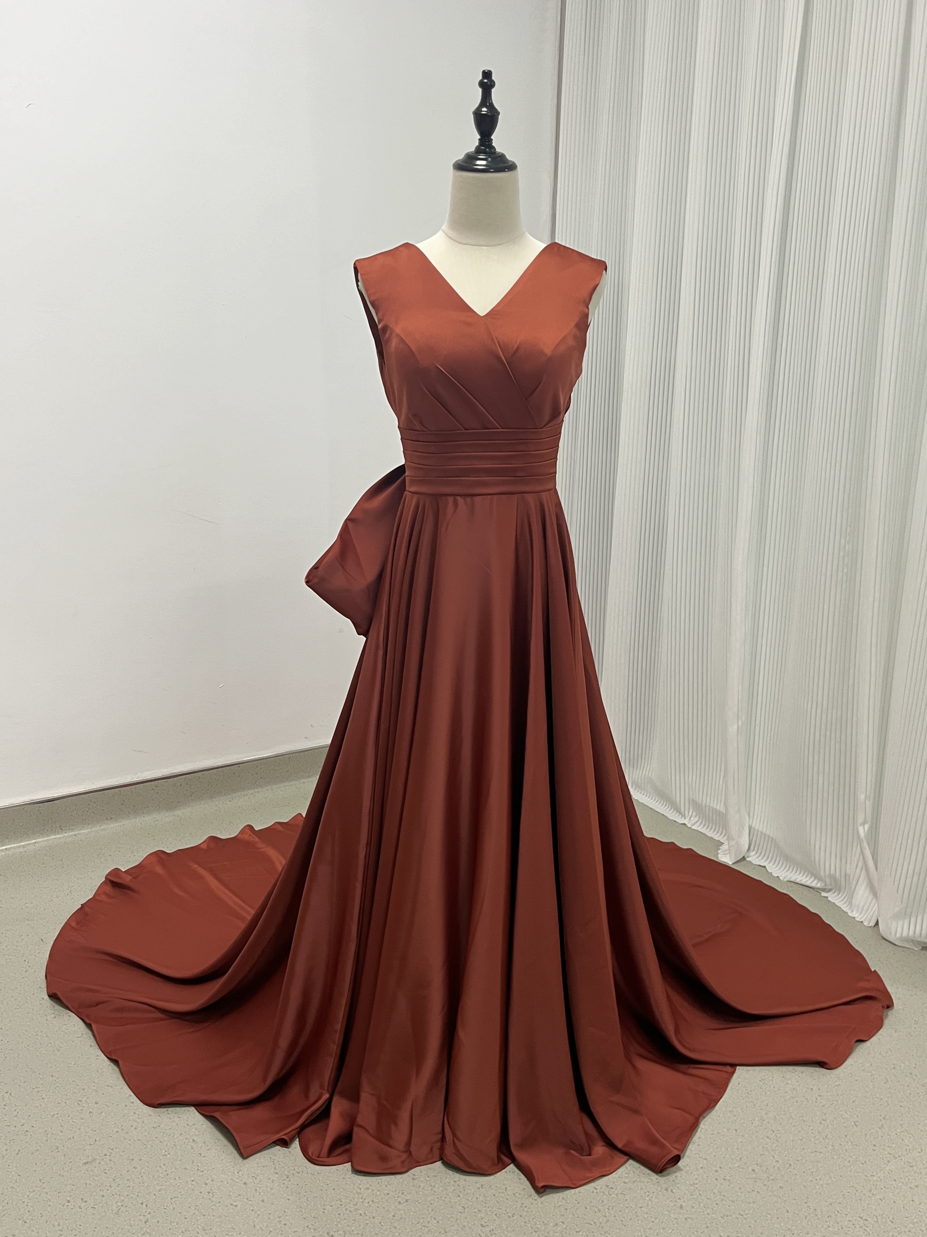 パーティードレス Vネック テラコッタ色 ファスナー 快適な生地 トレーン 取り外しリボン 2次会/合コン