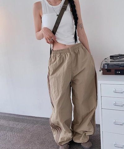 グレー猫ちゃんとメタリックなブルー系薔薇の花畑のハートトップ