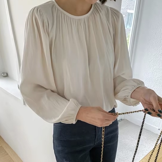 トップス ブラウス プルオーバー 袖あり 長袖 ボリューム袖 ラウンドネック 襟なし シフォン かわいい 大人可愛い きれいめ シンプル 大人 上品 おしゃれ レトロ 大人女子 こなれ感 ラフ