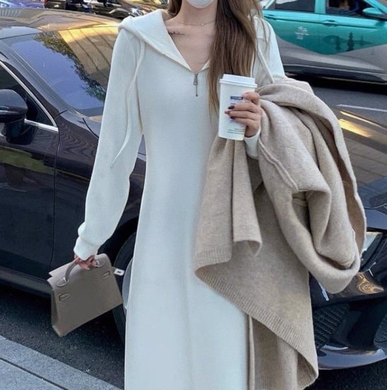 【取寄：納期2週間】パーカーワンピース ニットワンピース フード付きワンピース フーディ ミディアム丈 ロング丈 ミモレ丈 レディース パーカー フード Vネック Aライン ホワイト ブラック