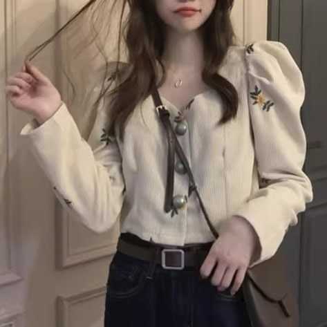 レディース トップス カットソー ショート クロップド丈 長袖 ボリューム袖 パフスリーブ スクエアネック スリム 細身 フェミニン ボタン コーデュロイ かわいい 大人可愛い きれいめ カジュアル