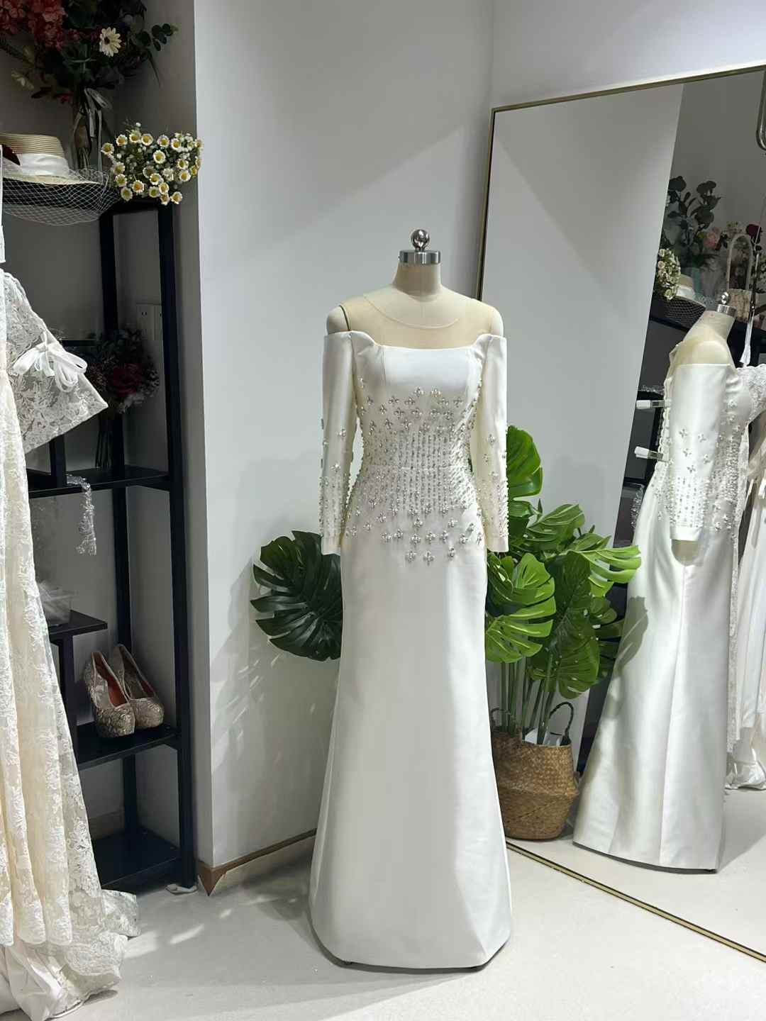 ウェディングドレス ビジュー オフショルダー ソフトマーメイドライン ロングスリーブ ロング 結婚式