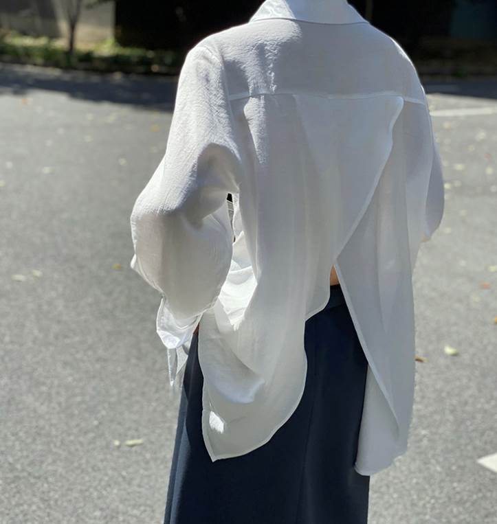 シャツ 白シャツ 長袖 透け感 薄手 きれいめ シンプル カジュアル 上品 こなれ感 ラフ メンズライク 無地 オールシーズン OL デート お出かけ リゾート 着回し 普段使い 重ね着 ホワイト ブ