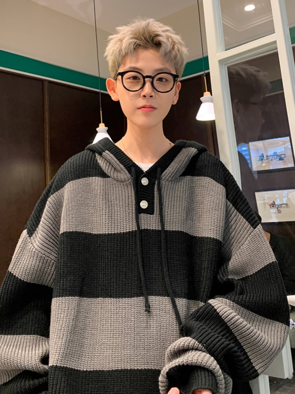 ストライプのジャンパージャケットの男性のフード付きのセーターの潮日本のレトロな緩いニットのセーター