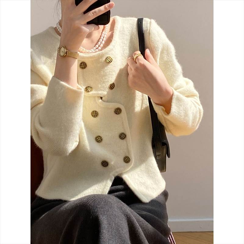 トップス レディース ニットカーディガン セーター 長袖 クルーネック ラウンドネック メタルボタン 金ボタン 前開き アシンメトリー 大人可愛い きれいめ シンプル カジュアル 上品 おしゃれ お洒 4,806円