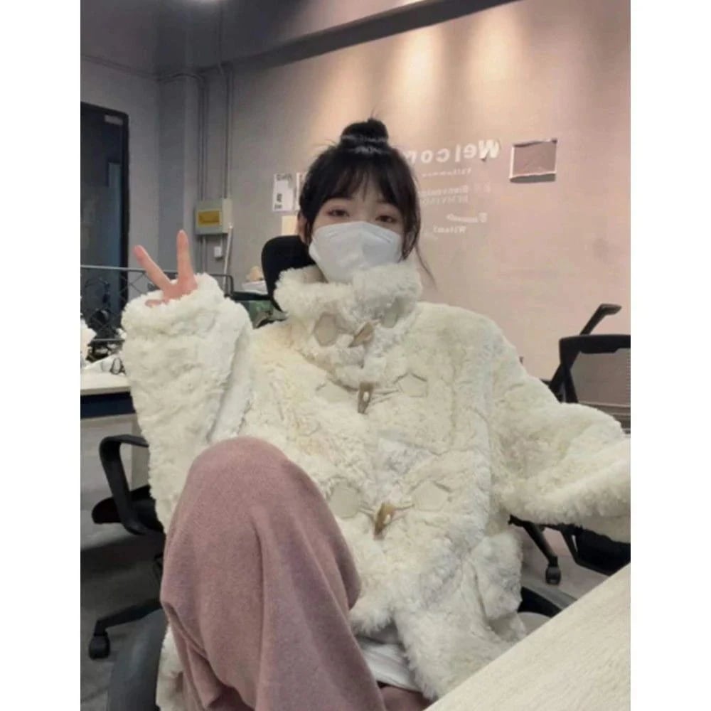 しい冬服の毛皮の羊の毛皮のコート女百合痩せて見える背のコートゆったり暖かい上着純色ムートンファッションムートンアイテム