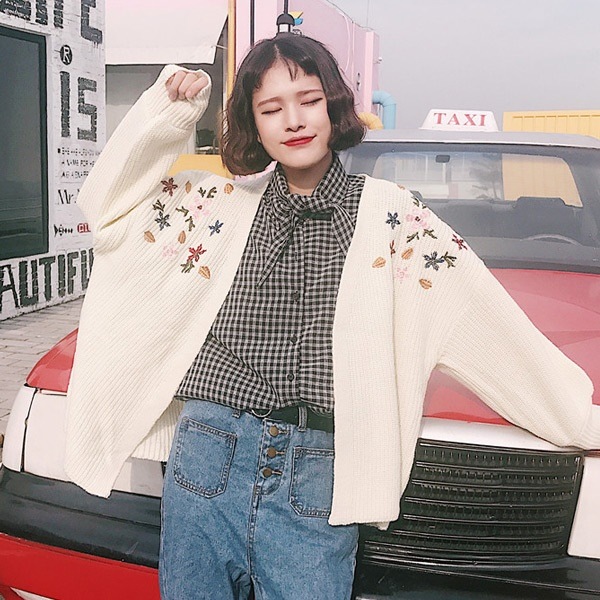 3日以内に発送キャンディ袖＆フラワー刺繍が乙女ココロくすぐるニットカーディガン 原宿系 ファッション レディース ゆめかわいい 服 奇抜 派手 個性的 ダンス 衣装 コスチューム ヒップホップ 韓