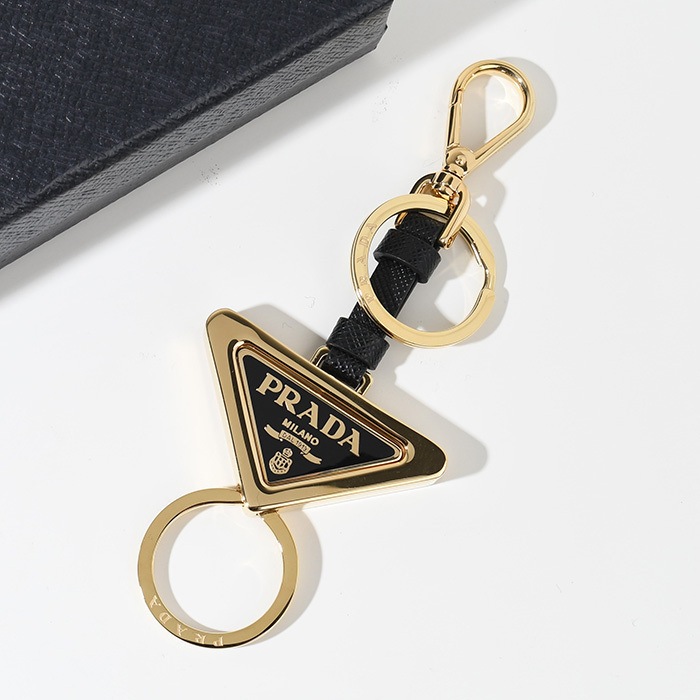 キーチャーム キーホルダー レザー×メタル キーリング 1PS059 66A レディース ゴールド トライアングルロゴ スプリットリング バッグチャーム