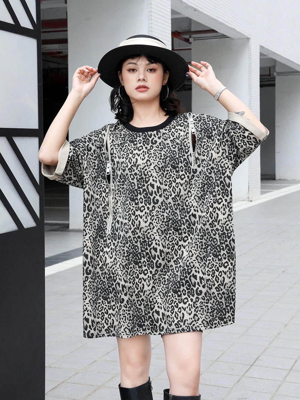 早春新型スウエット大きいサイズ tシャツ女性デザイン感が流行洋風ins上着長袖ブラウスロンT せラウンドネック トップス