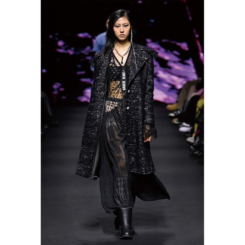 クァク・ヒョンジュコレクション 25FW ベージュコラージュグラフィックレギンス