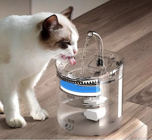 ペット給水器 猫用給水器 自動給水器 循環式給水器 犬猫水飲み器 超静音 透明 猫ちゃん気に入り 1.8L大容量 活性炭フィルター 水洗い可能 USB充電 お留守番対応