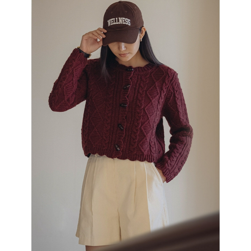 TILLIDIE スカラップ木製ボタンウールカーディガンバーガンディー