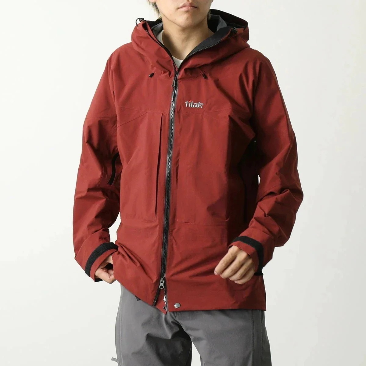 【カラー限定特価】Tilak ティラック ジャケット Evolution Jacket エヴォリューション フーテッド ブルゾン ロゴ刺繍 GORE-TEX P