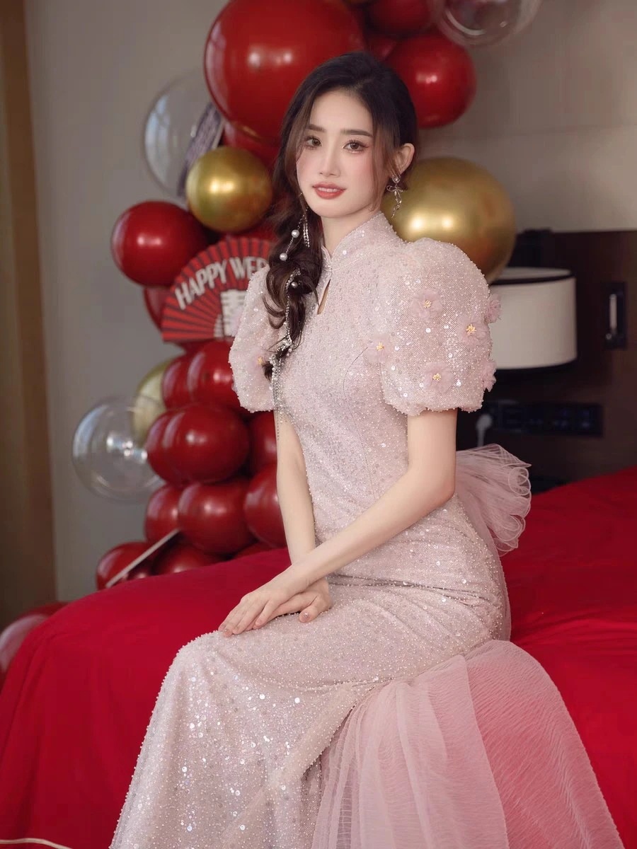 【2枚購入で 3oo円OFF！】テールスパンコール付き女性用ピンクイブニングドレスホストアート候補者ソロパフォーマンス衣装 5,972円