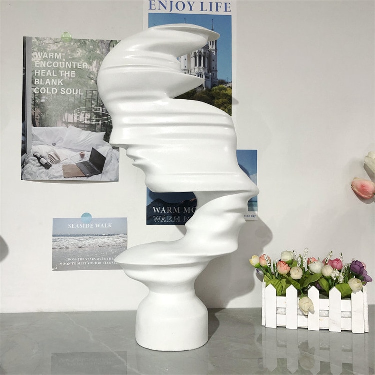 INSスタイル プレゼント 家の置物 シンプル 工芸品 大人気 玄関の置物 装飾品 人物の置物 彫刻 抽象芸術 テレビ台の置物 5,652円