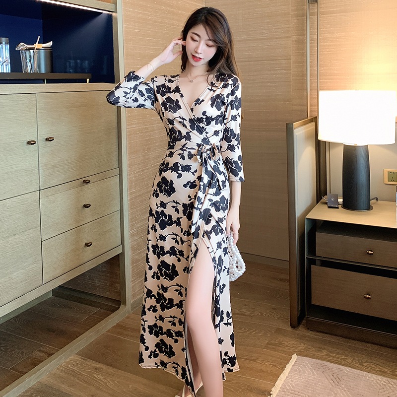 ワンピース ロング丈 袖あり 7分袖 Vネック ストレート Iライン スリット ハイウエスト きれいめ 大人 おしゃれ かっこいい 大人女子 クール モード系 セクシー エレガント 存在感 ボタニカル