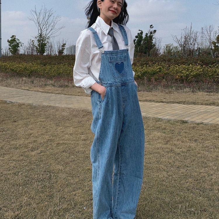 2023秋のラブデニムオーバーオール女性韓国版ルーズストレートレッグ減年ワイドレッグロングパンツ