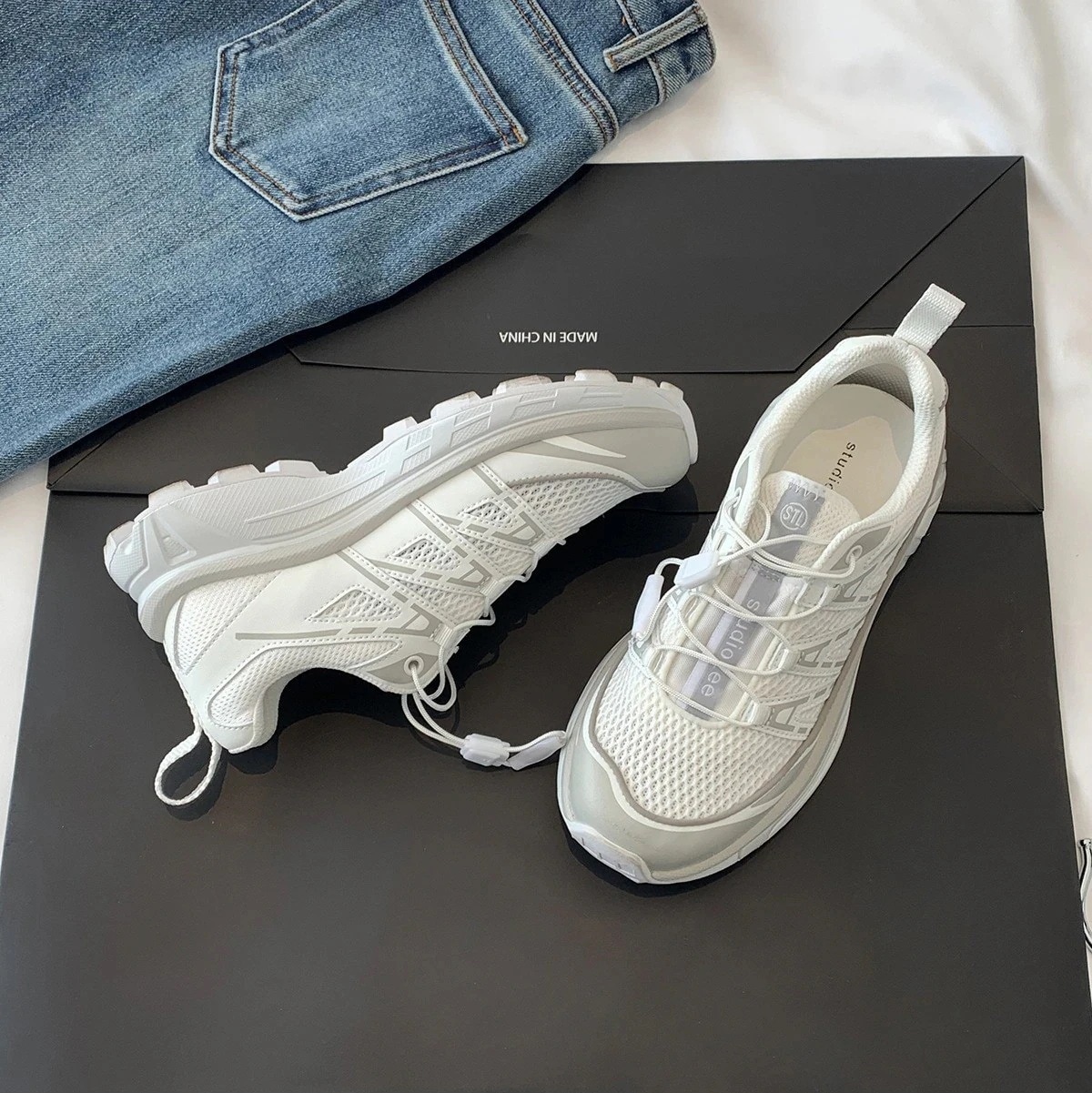 人気流行の厚底スニーカー身長アップ超軽量厚底レースアップシューズ