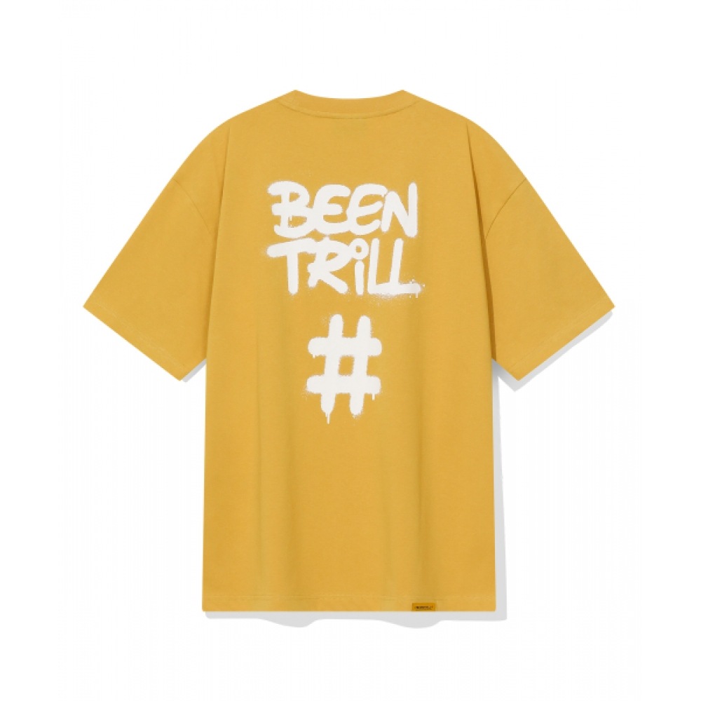 BEENTRILL スプレーハッシュタグオーバーフィット半袖Tシャツ (マスタード)