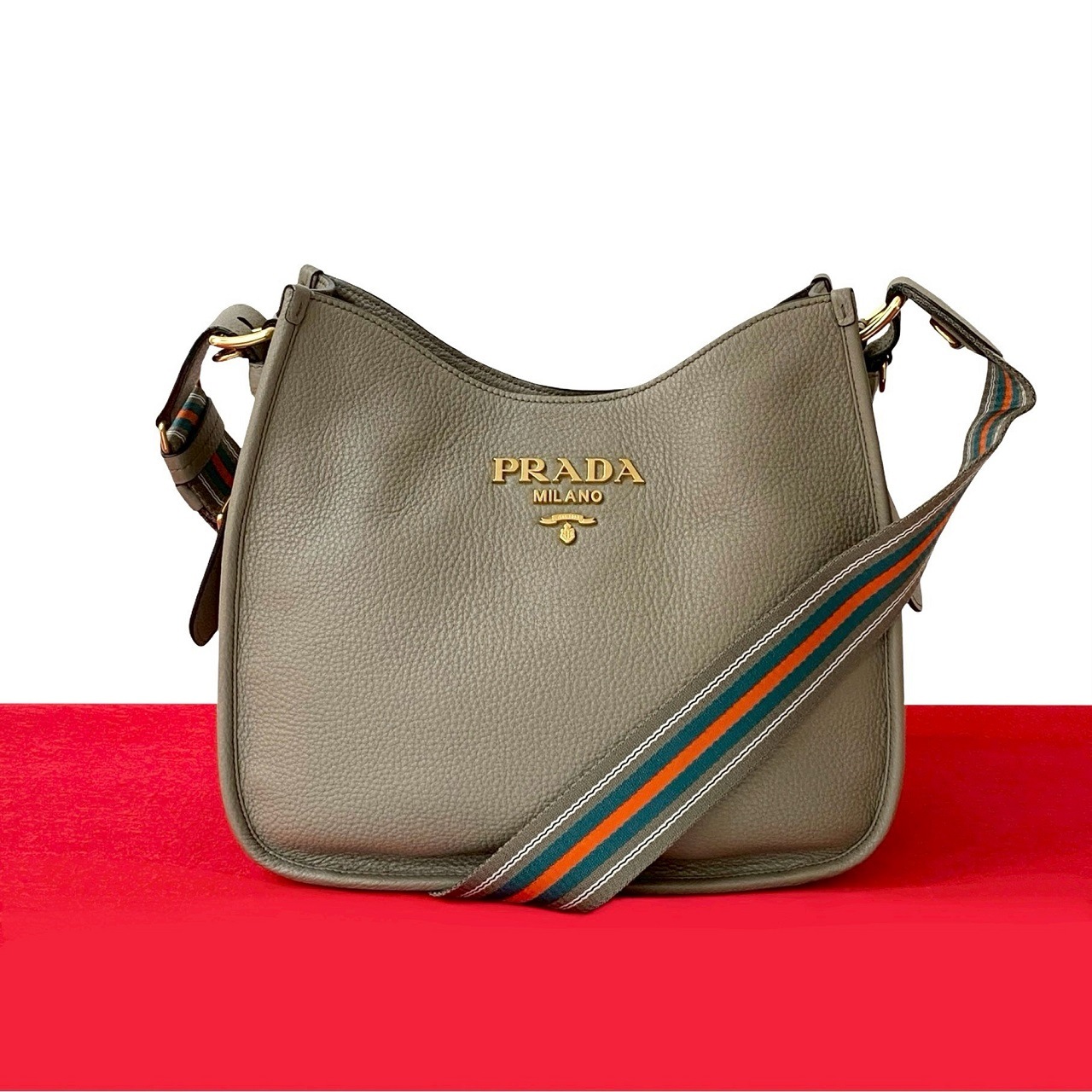 ロゴ 金具ショルダーバッグ レザー グレー 06280