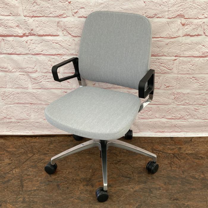 ITOKI イトーキ オフィスチェア 肘あり レヴィチェア ローバック 固定肘 KG-526SB-Z9T5 2019年製 肘有り 肘つき ワークチェア PCチェア パソコンチェア デスクチェア