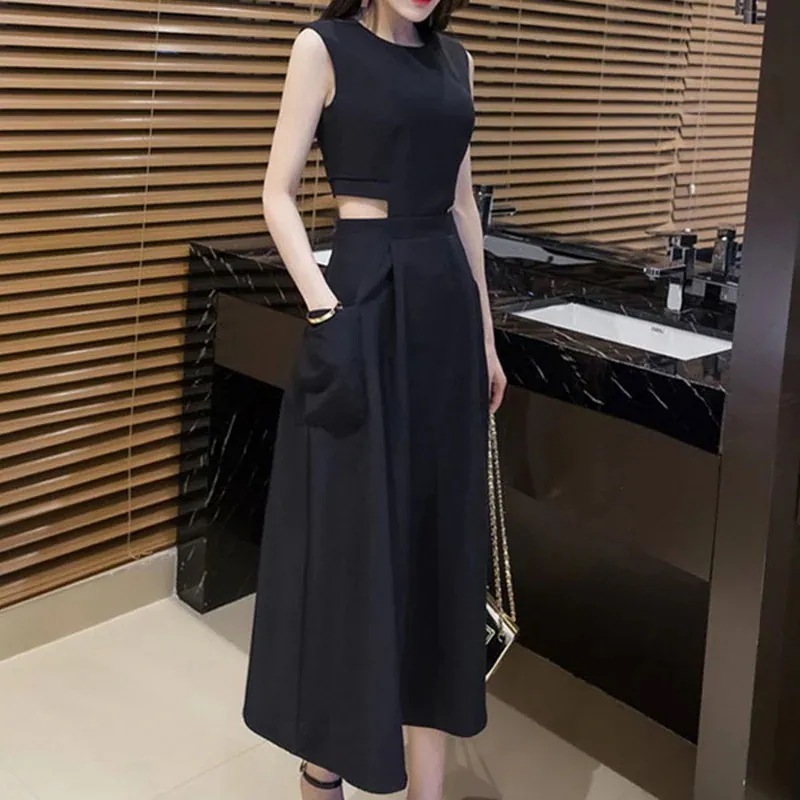 ワンピース カットアウト ウエスト サイドカット ウエスト ロングスカート ロング ノースリーブ 袖なし 肌見せ 黒 ブラック 赤 レッド ミモレ丈 モード 上品 オープンウエストドレス 細見え バラ