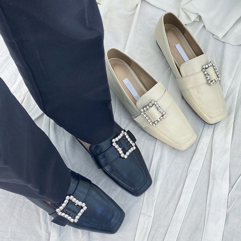 2color 女性らしい雰囲気のキラキラビジュー付きバックル スクエアトゥ ローヒール デイリーローファー