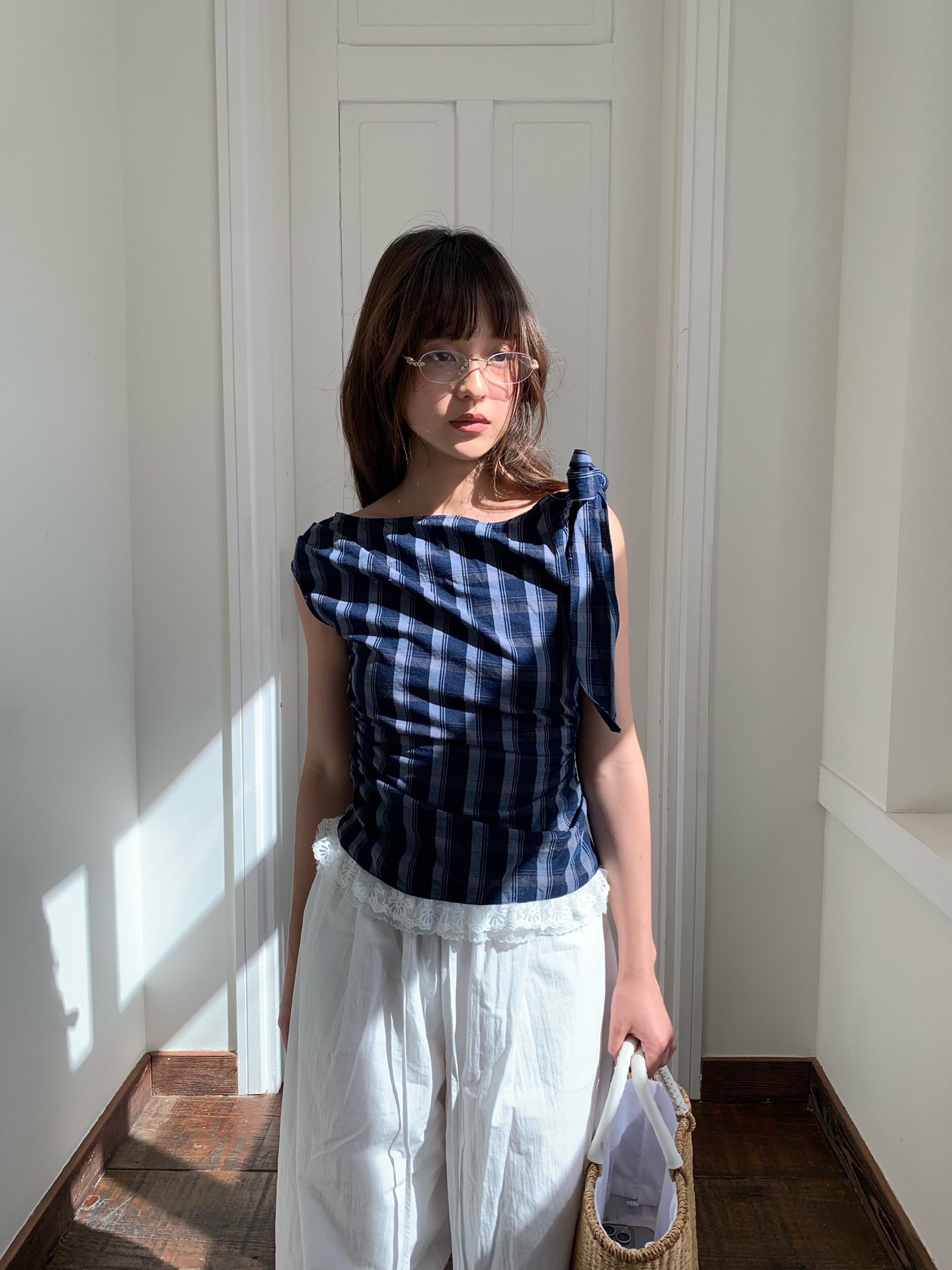 夏の韓国系INS斜めの肩のひもの格子の袖なしのベストのシャツの女性S5591