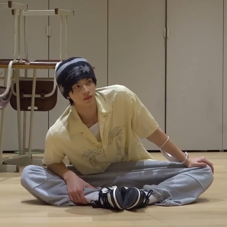 TWS シンユ & ドフン SHINYU DOHOON 着用 STRIPE 3STAR LOGO MOHAIR BEANIE 3色