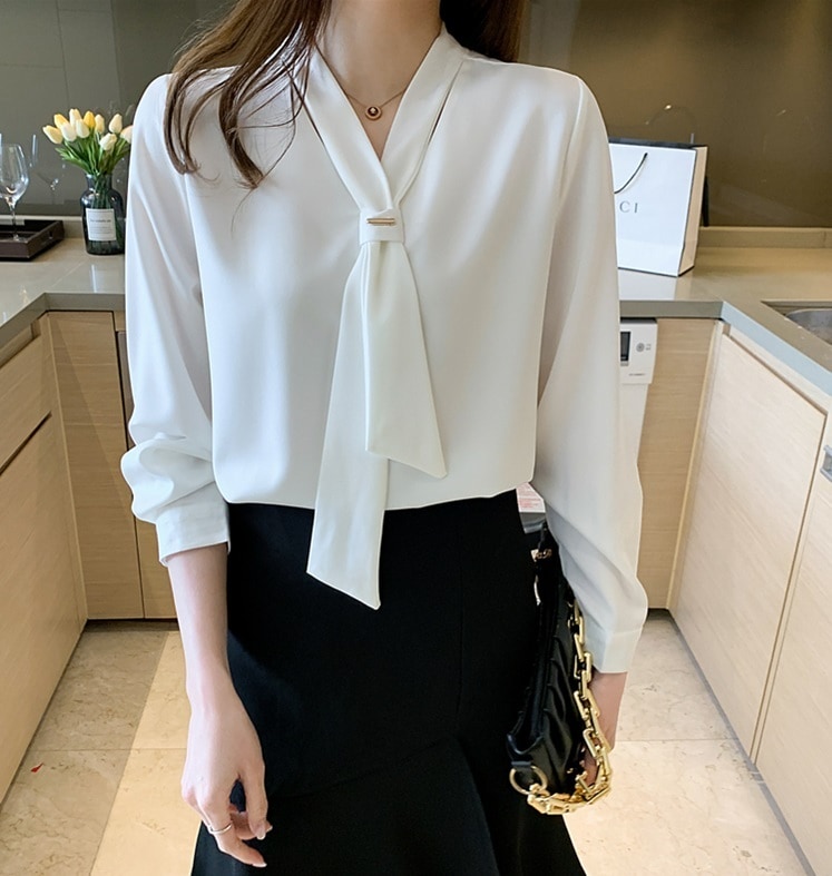 トップス シャツ レギュラー 半袖 長袖 Vネック シフォン ボウタイ 大人可愛い きれいめ シンプル 大人 上品 おしゃれ かっこいい 大人女子 メンズライク クール モード系 エレガント 無地 春