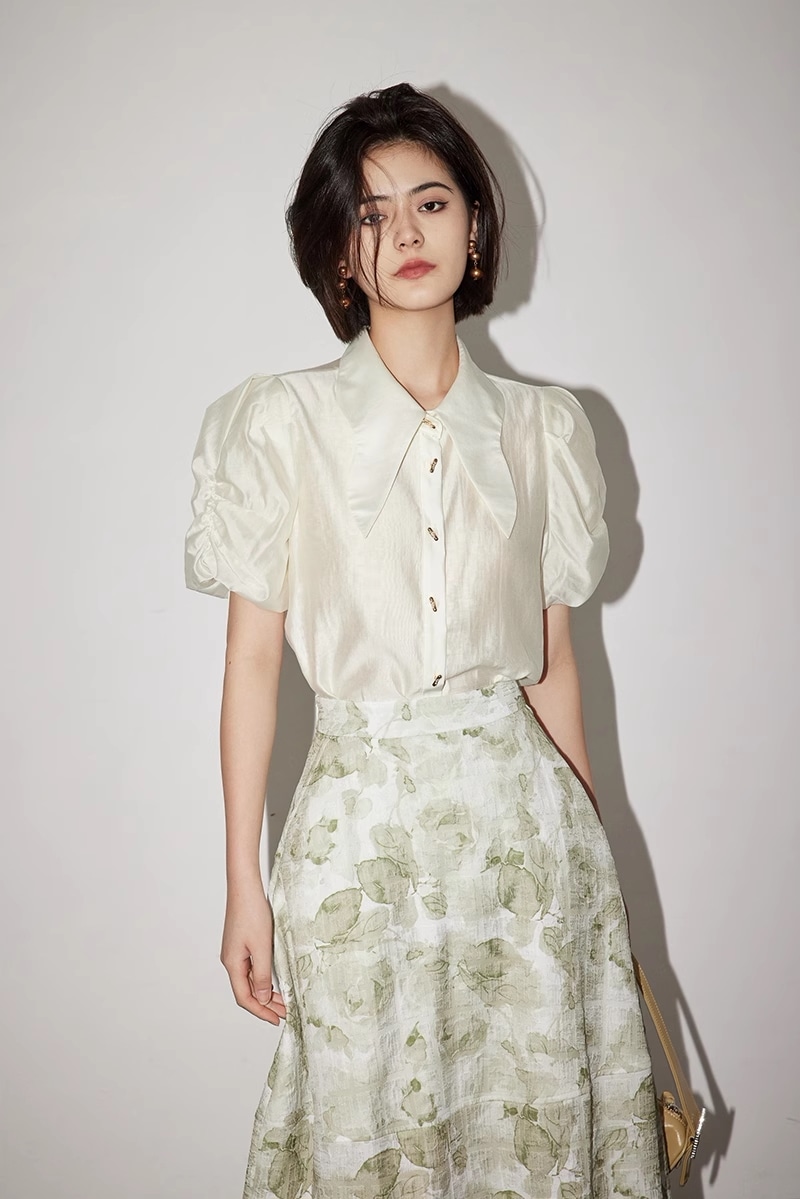 フレンチ スイート 雰囲気 シャツ 袖 シャーリング 薄手 デザイン 通勤 白 トップス 個性的 トップス シャツ ブラウス 白トップス 袖あり 半袖 襟付き かわいい 大人可愛い 大人 上品