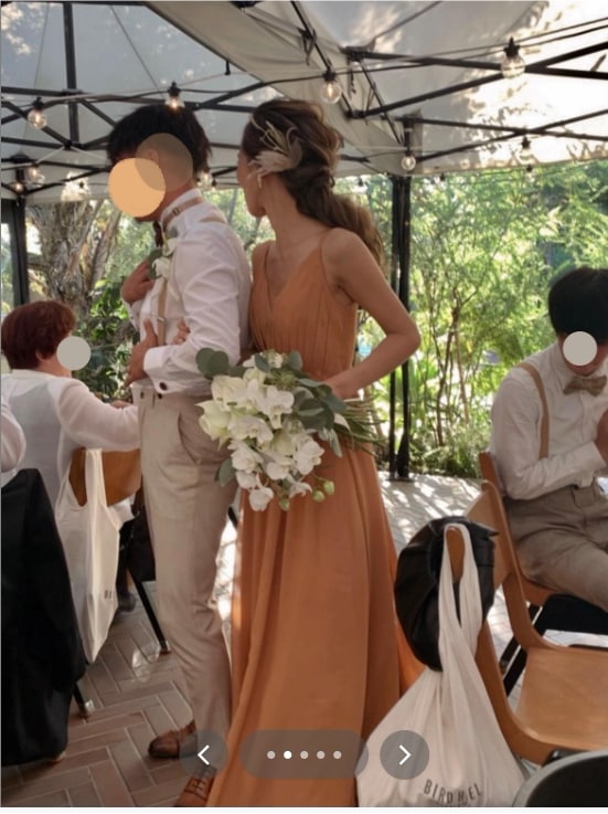 実例写真！パーティードレス ベージュ Vネック キャミソール 披露宴 2次会 ふんわりシフォン