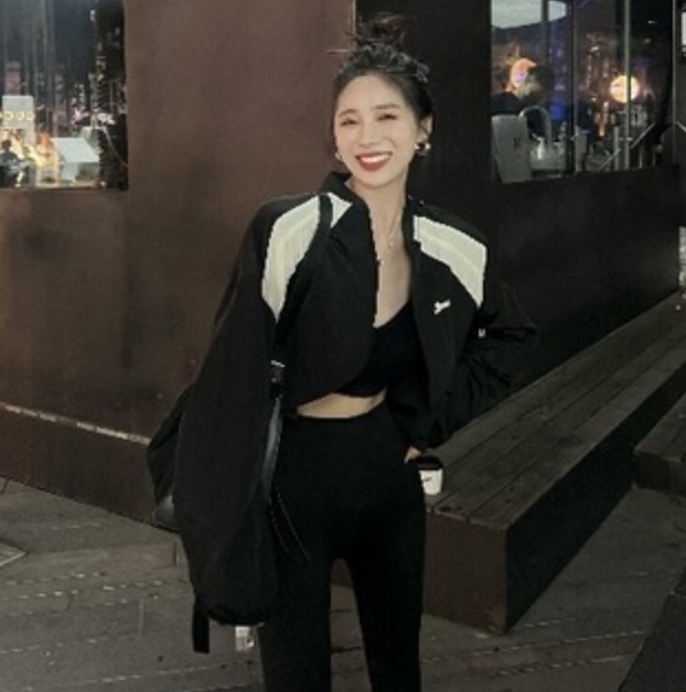 アウター ブルゾン ジャケット 上着 ショート ショート丈 袖あり 長袖 スリム タイト 細身 かわいい 大人可愛い きれいめ シンプル カジュアル 大人 上品 おしゃれ お洒落 かっこいい レトロ