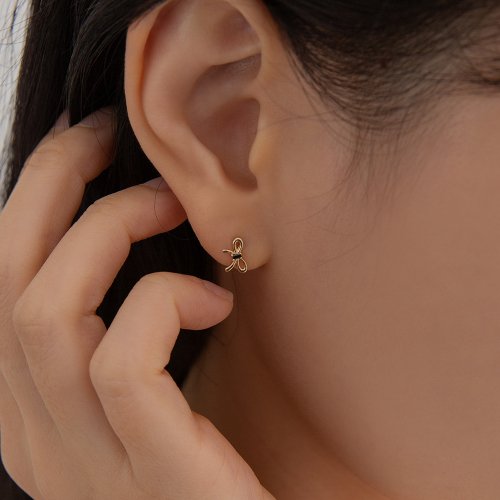 LUNNE 14k バゲットストーンリボンワンタッチピアス (14k ゴールド) #LFE11