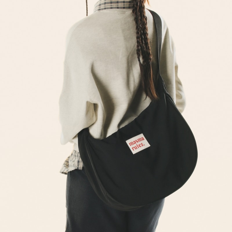 マスマルーレスハーフムーンクロスバッグ_ブラック