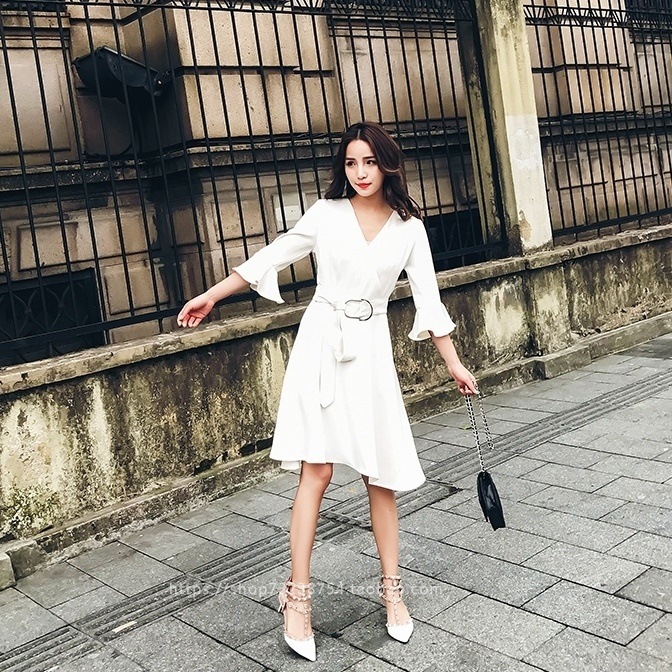 フレアスリーブ ウエストベルト ミディアムフレアドレス 無地 ワンカラー シンプル シック 上品 Vネック レディース ２０１８年新作 定番 人気 およばれ 結婚式 二次会 演奏会 観劇 謝恩会