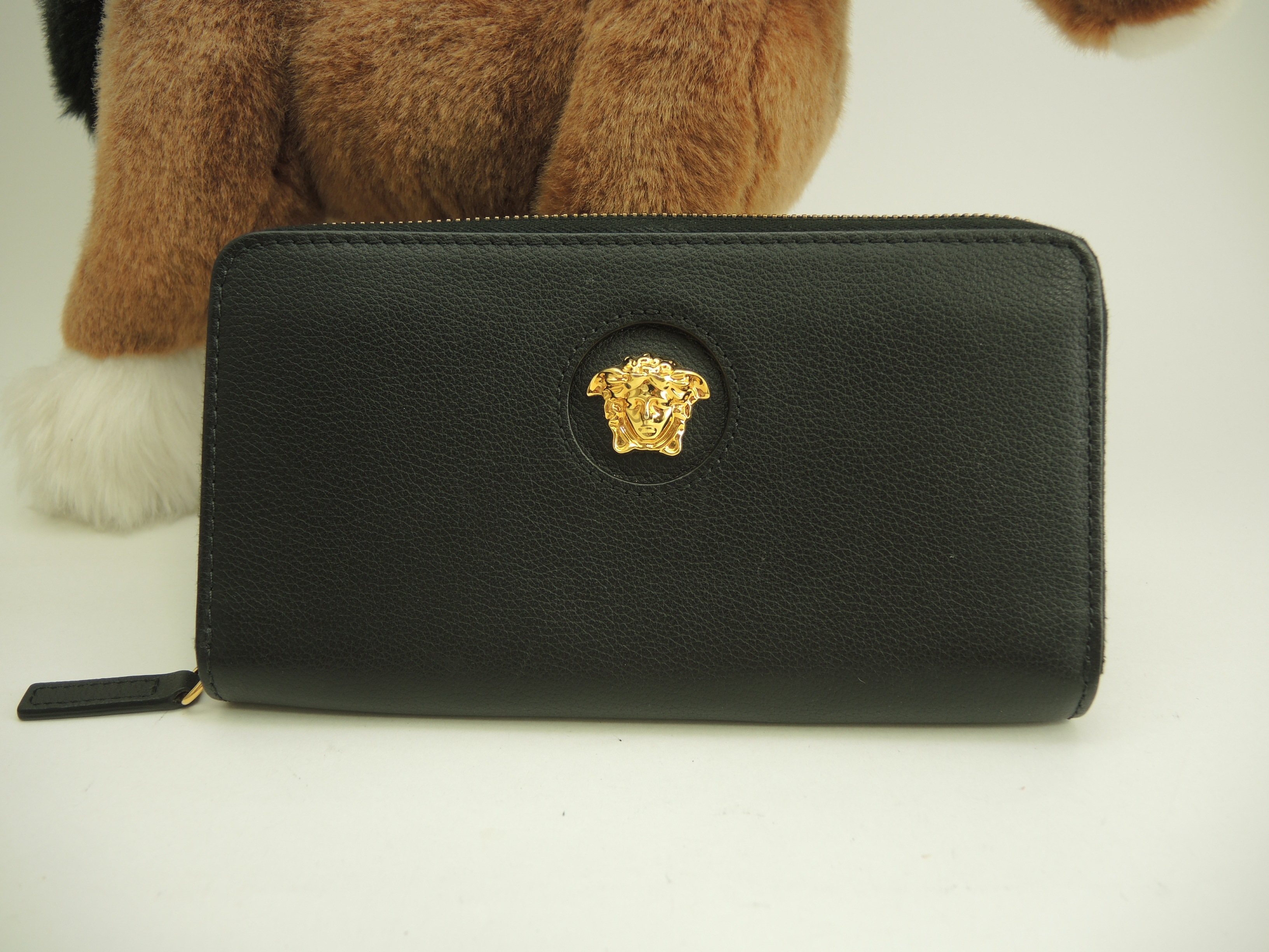 ロングウォレット メドゥーサ レザー黒 ラウンドジップ長財布 美品@ 9