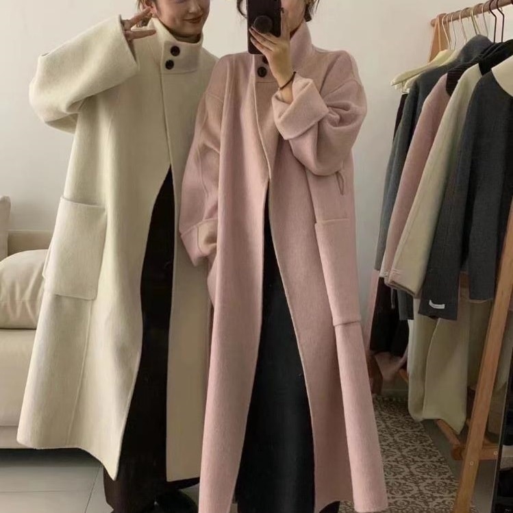 レディース アウター 上着 羽織 ロングコート チェスター ロング 長袖 ハイネック ストレート Iライン ポケット 前開き ボタン かわいい 大人可愛い カジュアル おしゃれ レトロ こなれ感 ラフ