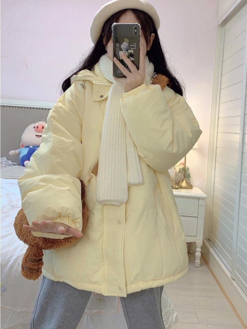 綿服の女性は秋冬に新しい上着を着て小柄で学生の帽子付き綿服を厚くした