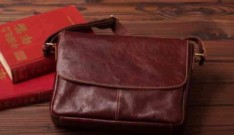 ショルダーバッグ レディース 2WAY レザー 大容量 40代 2ウェイ 旅行 大人 A4 軽い 秋 カジュアル 小さめ 黒 赤 ミニ 本革 人気 レザー ナイロン スポーティー 縦長 春 冬 斜めが